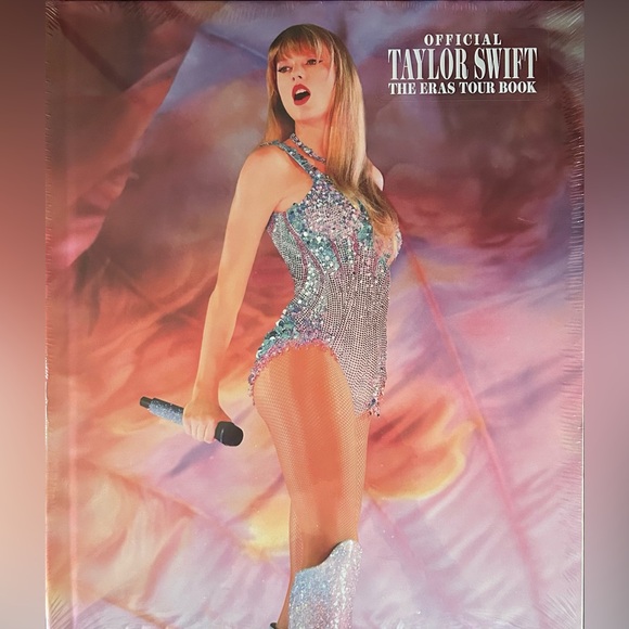 The Life of a Showgirl & Tortured Poets Department Vinyl Coll. w/Eras Tour Book💋 - Picture 5 of 7